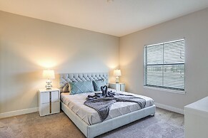 Near Disney & Legoland: Spacious Poolside Oasis!