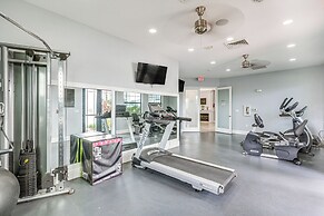 Near Disney & Legoland: Spacious Poolside Oasis!