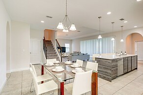 Near Disney & Legoland: Spacious Poolside Oasis!