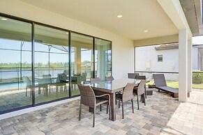 Near Disney & Legoland: Spacious Poolside Oasis!