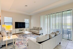 Near Disney & Legoland: Spacious Poolside Oasis!