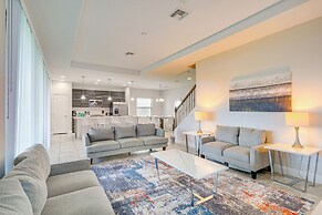 Near Disney & Legoland: Spacious Poolside Oasis!