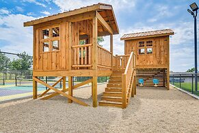 Kimberling City Condo w/ Lake Views & Pool Access