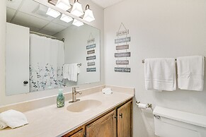 Kimberling City Condo w/ Lake Views & Pool Access