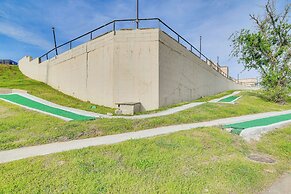 Kimberling City Condo w/ Lake Views & Pool Access