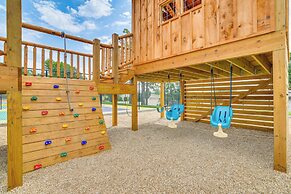 Kimberling City Condo w/ Lake Views & Pool Access