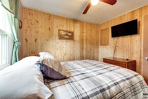 Charming Spirit Lake Home - 6 Mi to Arnolds Park!