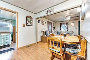 Charming Spirit Lake Home - 6 Mi to Arnolds Park!