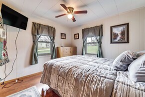 Charming Spirit Lake Home - 6 Mi to Arnolds Park!