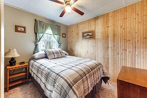 Charming Spirit Lake Home - 6 Mi to Arnolds Park!