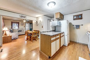 Charming Spirit Lake Home - 6 Mi to Arnolds Park!