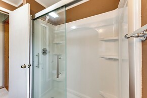 Charming Spirit Lake Home - 6 Mi to Arnolds Park!
