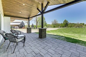 Dry Ridge Farmhouse w/ Hot Tub + Game Room!
