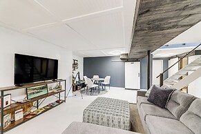 Dry Ridge Farmhouse w/ Hot Tub + Game Room!