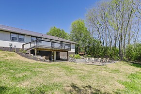 Dry Ridge Farmhouse w/ Hot Tub + Game Room!