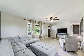 Dry Ridge Farmhouse w/ Hot Tub + Game Room!