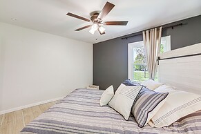 Dry Ridge Farmhouse w/ Hot Tub + Game Room!