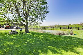 Dry Ridge Farmhouse w/ Hot Tub + Game Room!