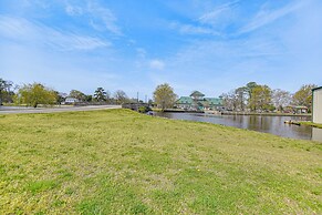 Elizabeth City Home w/ Fire Pit < 1 Mi to Downtown