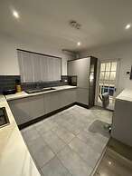 Charming 3-bed Apartment in London
