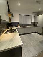 Charming 3-bed Apartment in London