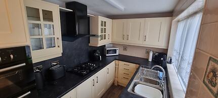 Traditional 3-bed House on the Historic Headland