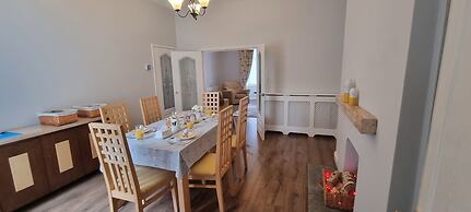Traditional 3-bed House on the Historic Headland