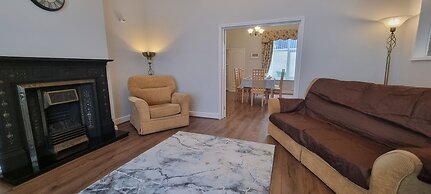 Traditional 3-bed House on the Historic Headland