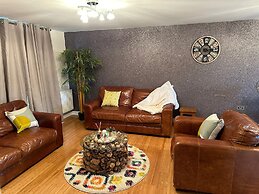 Tony's Court, Beautifully Furnished 2bedrooms Flat