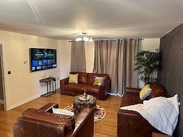 Tony's Court, Beautifully Furnished 2bedrooms Flat