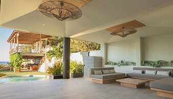 Mirasurf Hotel & Waves