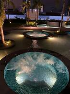 Cozy Skyline Retreat Trion KL - Level 63