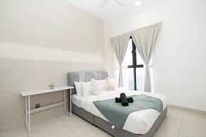 Cozy Skyline Retreat Trion KL - Level 63
