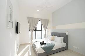 Cozy Skyline Retreat Trion KL - Level 63