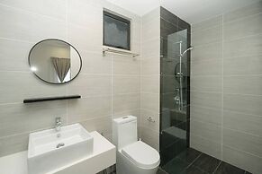 Cozy Skyline Retreat Trion KL - Level 63