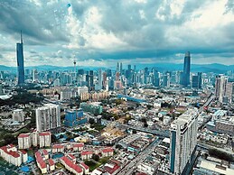 Cozy Skyline Retreat Trion KL - Level 63