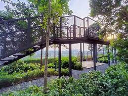 Cozy Skyline Retreat Trion KL - Level 63