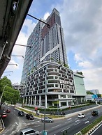 Cozy Skyline Retreat Trion KL - Level 63