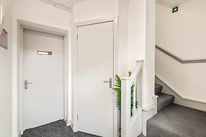 1 Bdr Modern Living in The Old Bank Hse