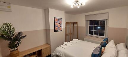 1 Bdr Modern Living in The Old Bank Hse