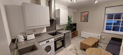 1 Bdr Modern Living in The Old Bank Hse