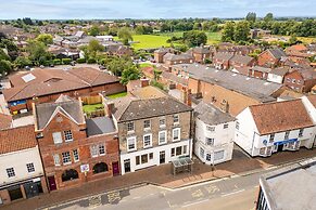 1 Bdr Modern Living in The Old Bank Hse