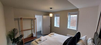 1 Bdr Modern Living in The Old Bank Hse