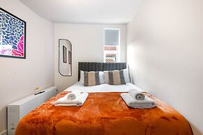 1 Bdr Modern Living in The Old Bank Hse