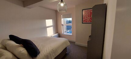 1 Bdr Modern Living in The Old Bank Hse