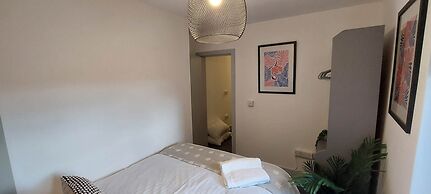 1 Bdr Modern Living in The Old Bank Hse