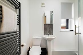 1 Bdr Modern Living in The Old Bank Hse