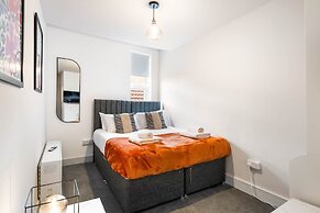 1 Bdr Modern Living in The Old Bank Hse