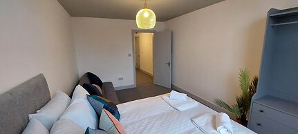 1 Bdr Modern Living in The Old Bank Hse