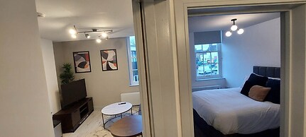 1 Bdr Modern Living in The Old Bank Hse